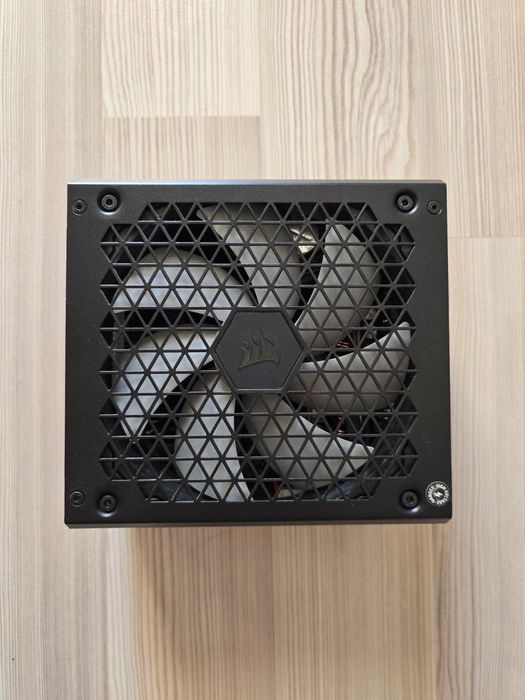 Захранващ блок Corsair RM750X