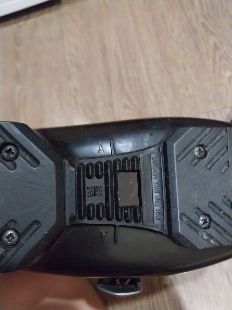 Ботинки горнолыжные