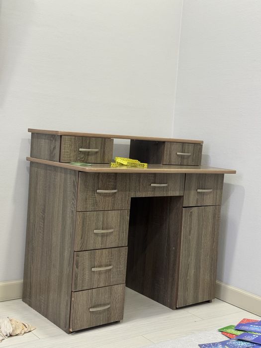 Стол, можно использовать как компьютерный