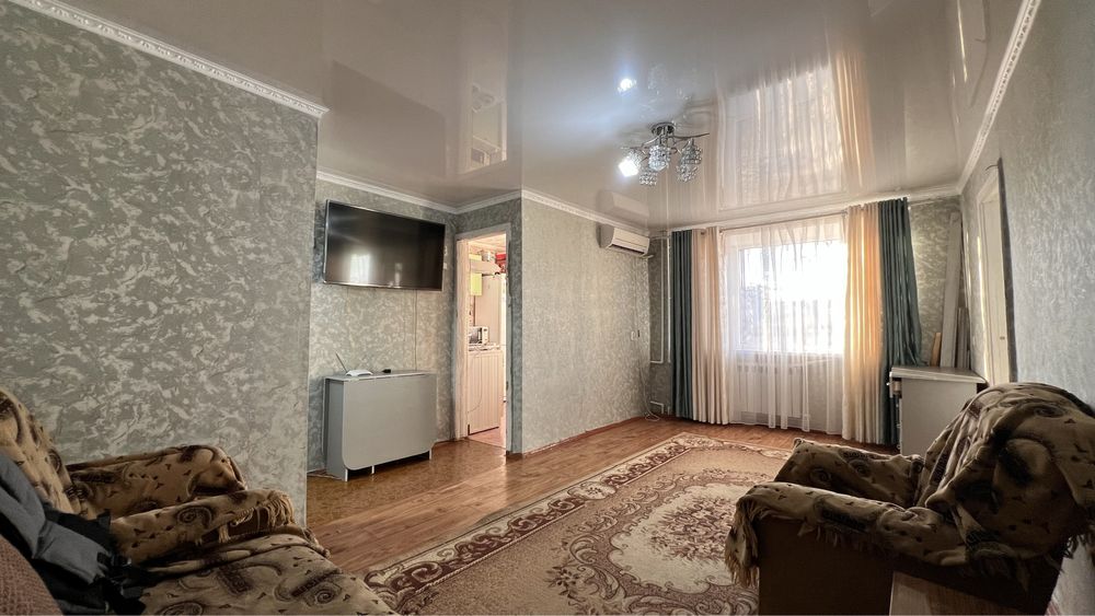 Продаеться 2х комнатная квартира в крупноблочном доме на 1 этаже