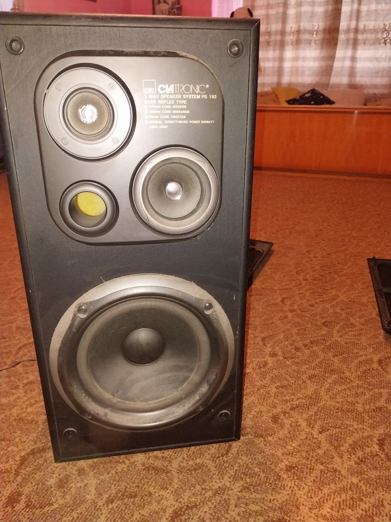 Vând boxe 150 de WATT/Music Power 200 WATT