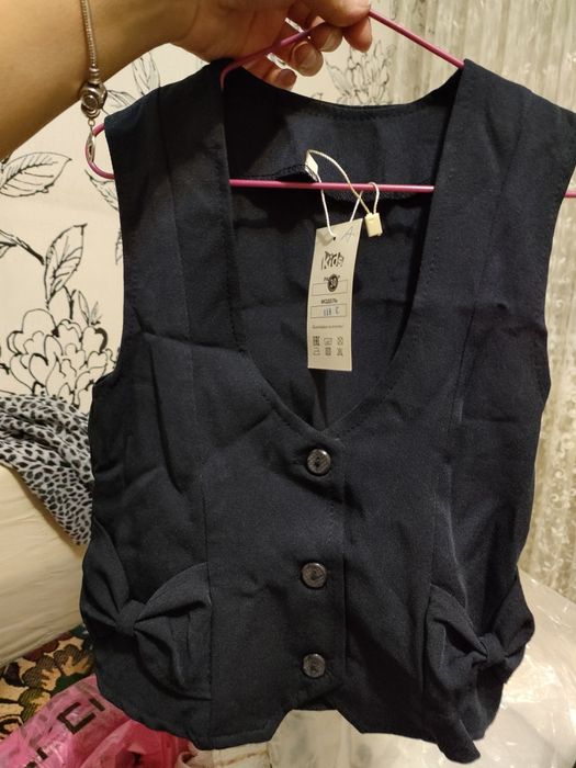 Продам школьные жилеты пиджаки