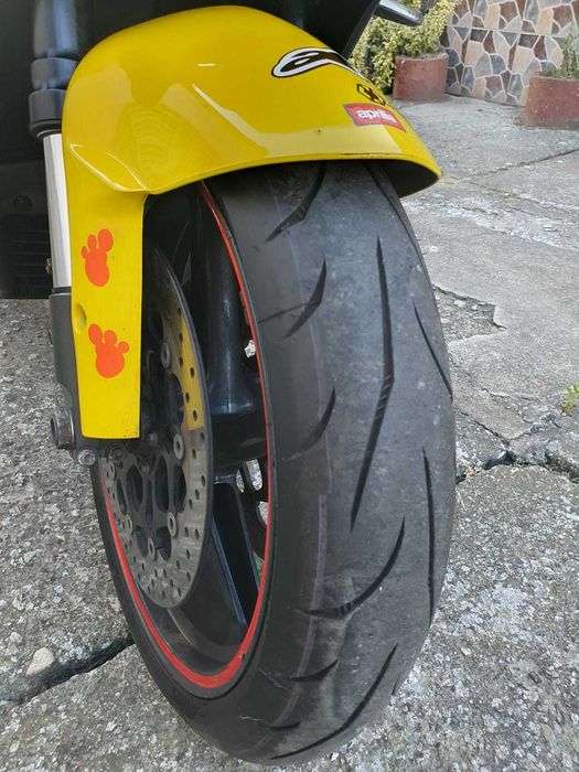 Motocicleta Aprilia SL Falco 1000