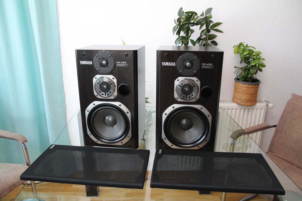 Pereche boxe Yamaha NS-S30i culoare negru cu maro.