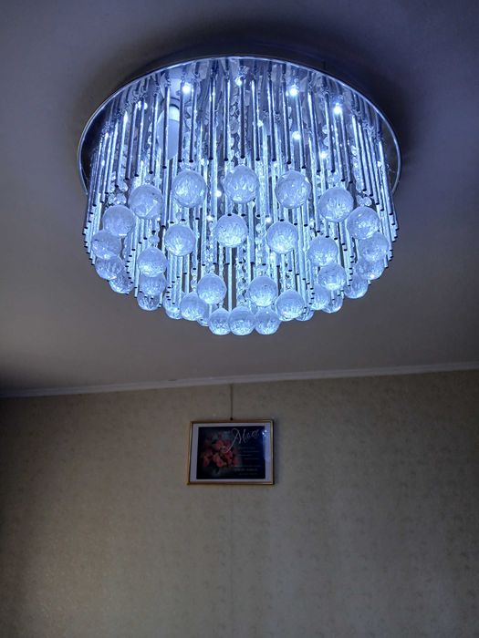 Люстра  срочно дешево