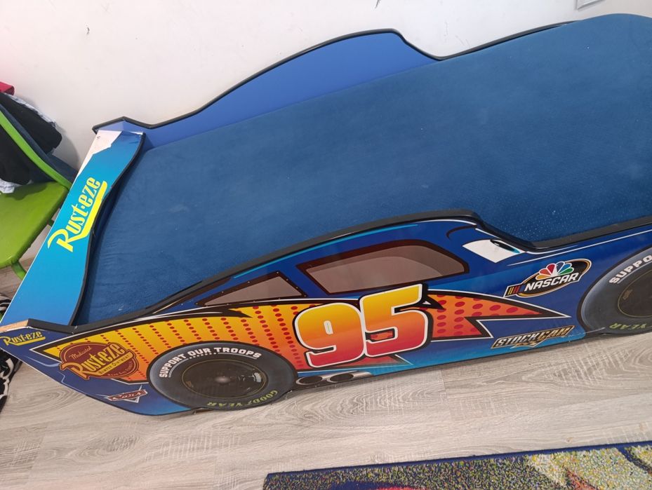 Болалар учун мошинали кровать ва парта