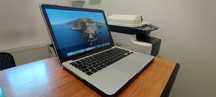 MacBook Pro 2015 Retina Display
Intel i5 proccesoral 
8GB RAM
500GB S