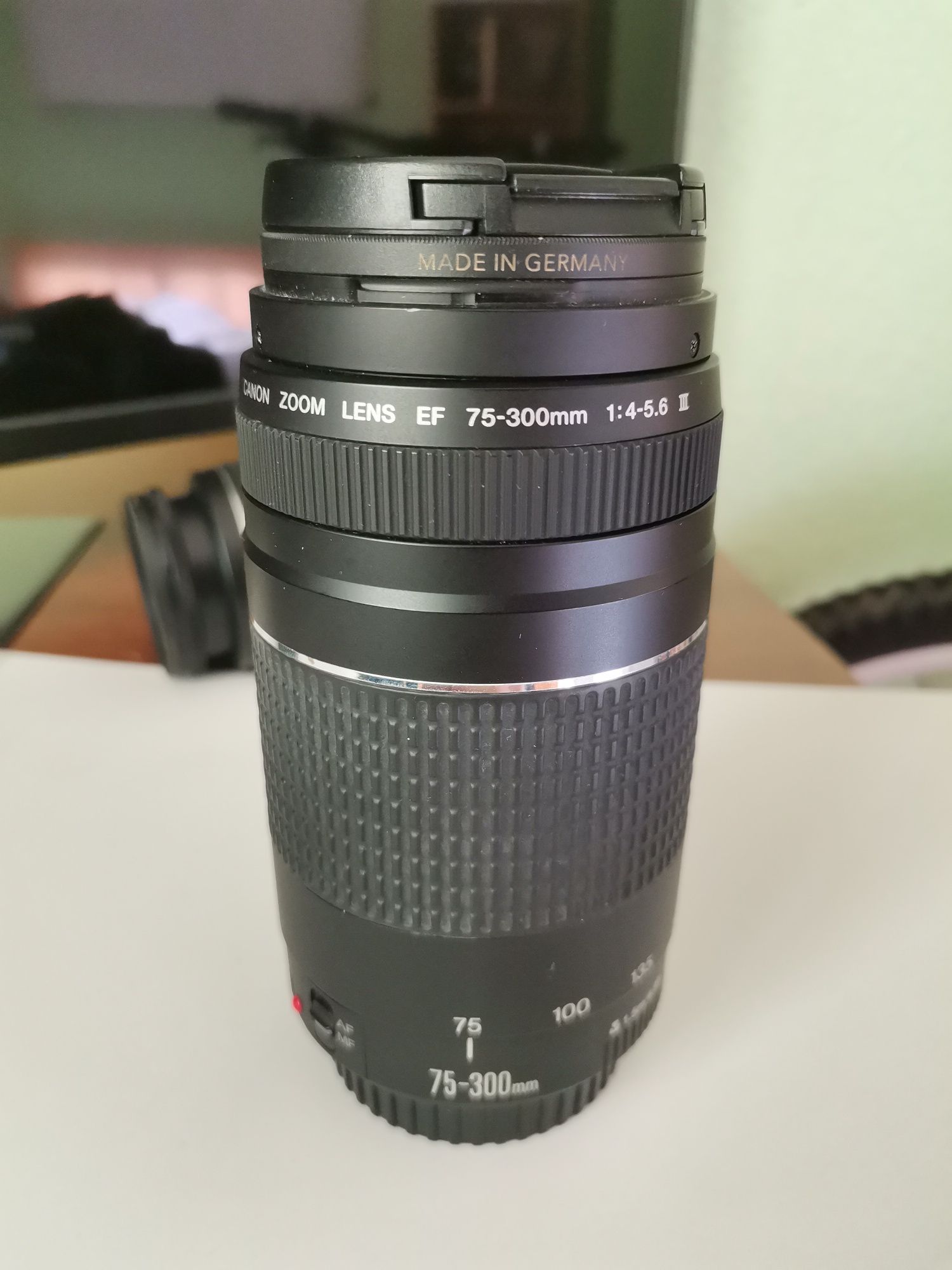 canon 4000d + обектив 75-300 коментар по цената