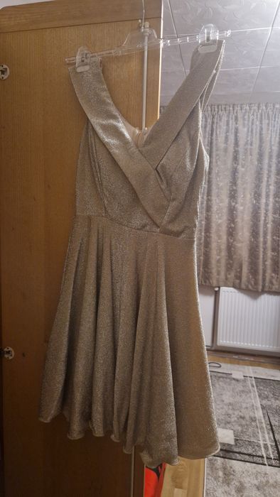 Rochie aurie cu sclipici