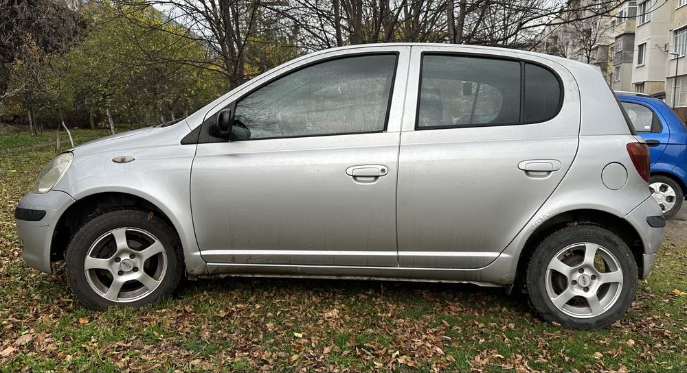 Продавам Toyota Yaris 2005 1.0vvt-i бензин