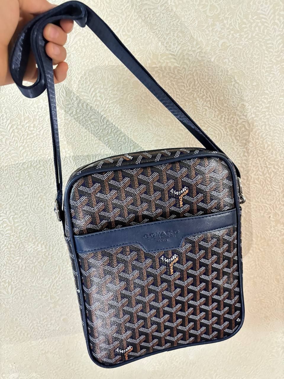 Сумка Goyard через плечо — стильно и удобно!