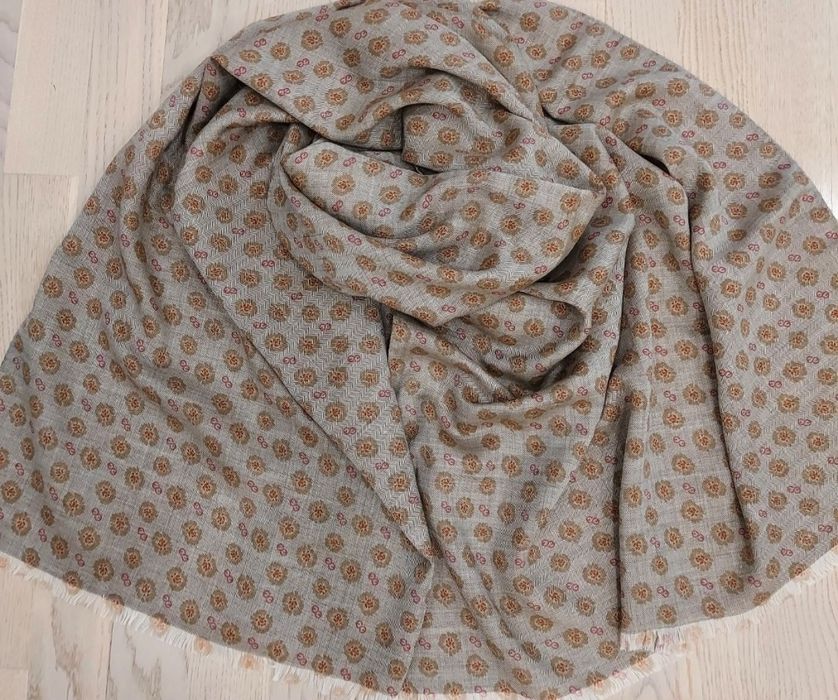 Женский шарф Escada, новый