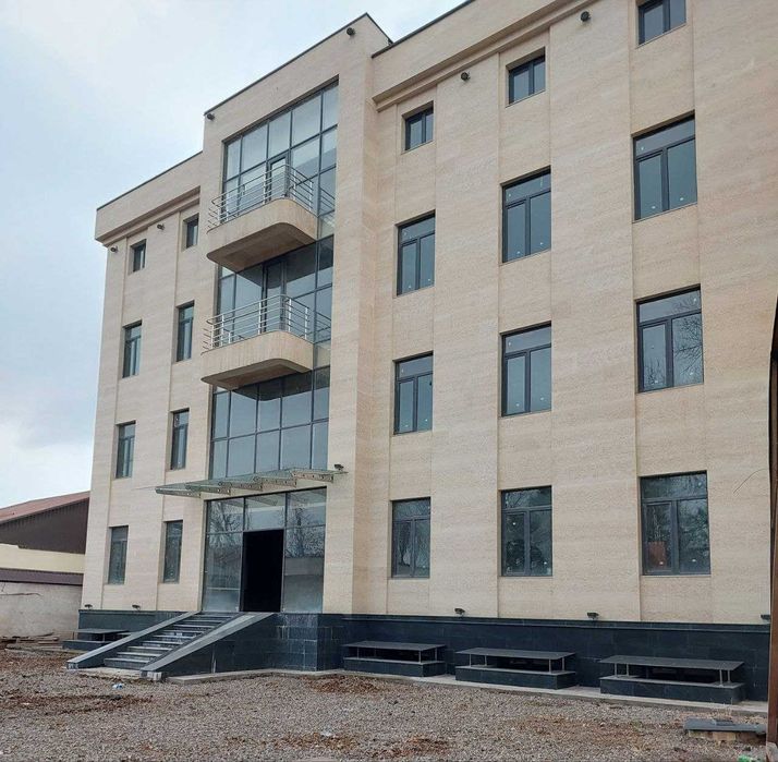 Здание под мед. центр 1900 м2 на 10 сот  ул. Гейдара Алиева.