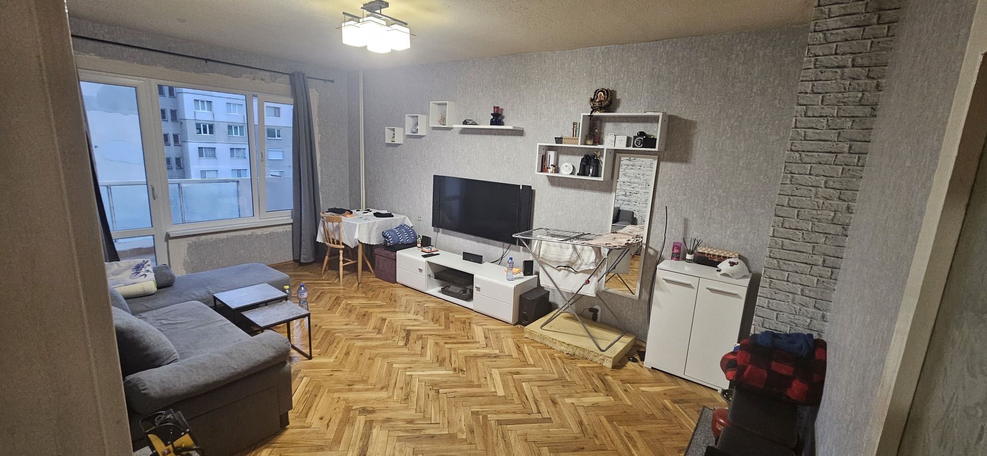 Продавасе апартамент панел 68 квадрата .