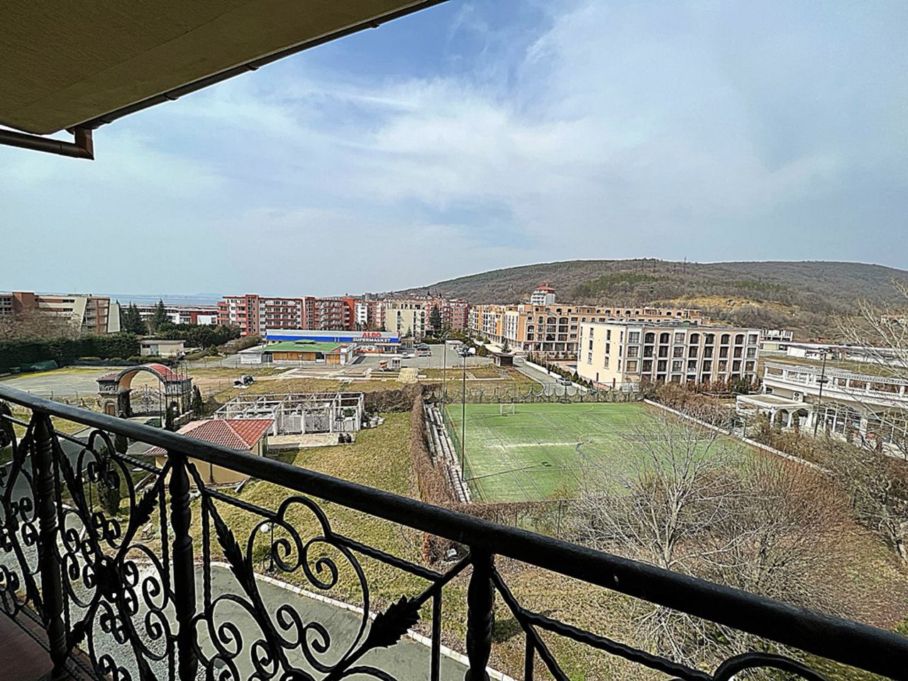 Продава се Двустаен апартамент в к.к. Елените - 64 кв.м за 665 €/кв.м - Снимка #12