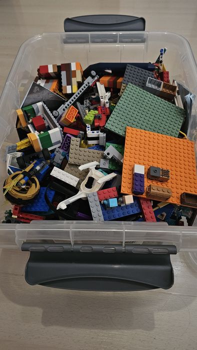 Продавам Lego фигурки и около 4кг лот/сет