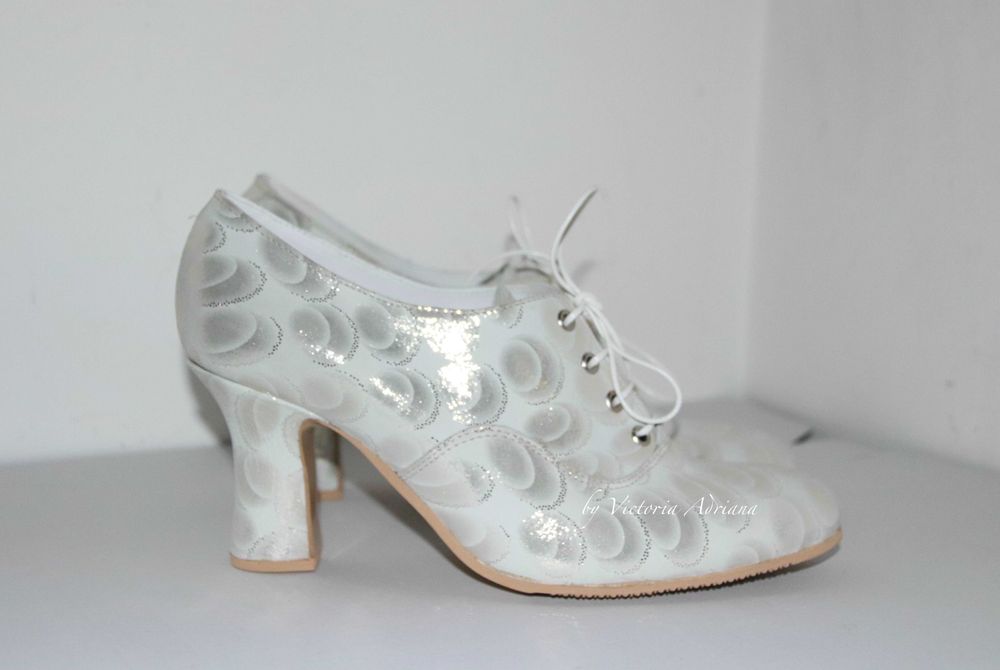 Botine stil Victorian Noi din piele alba Masura 39