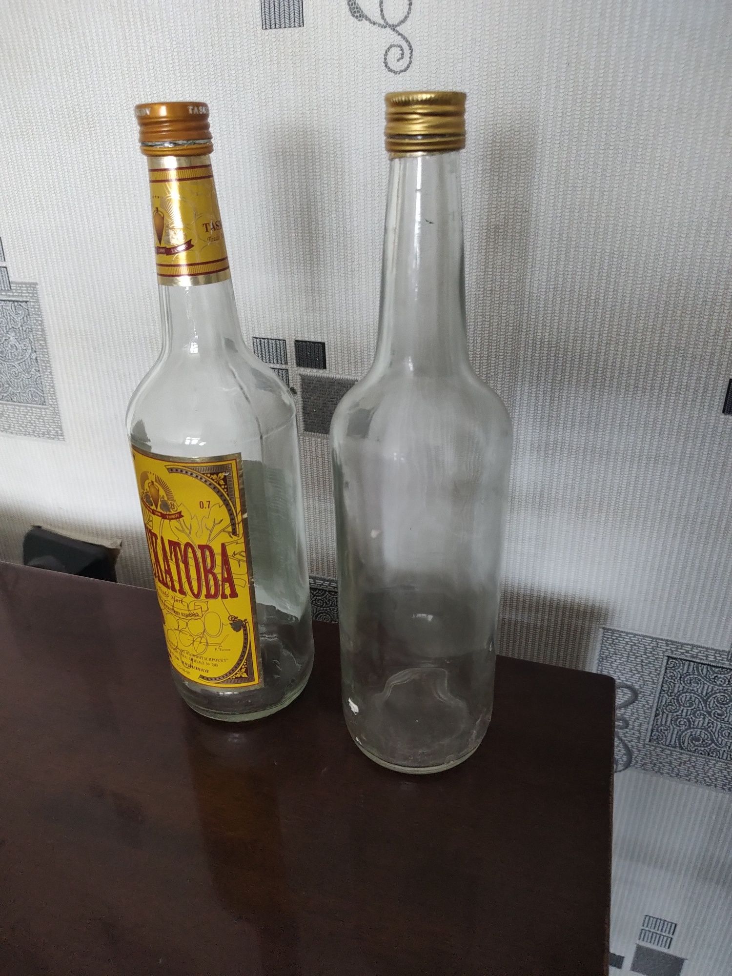 Продавам стъклени бутилки /гр. Шумен/