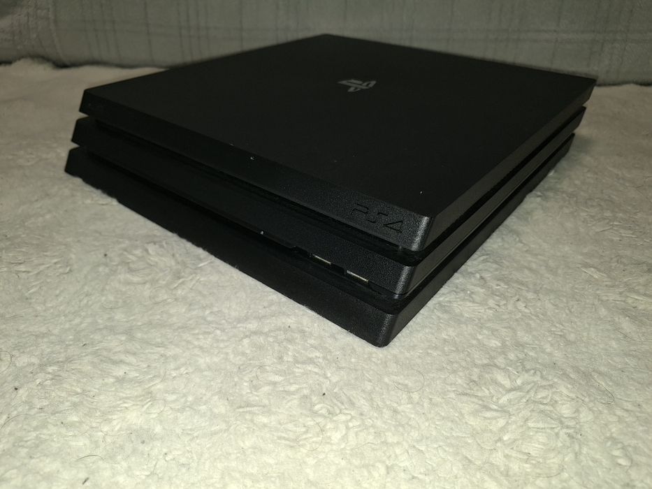 Ps4 Pro 1TB + GTA V Premium edition