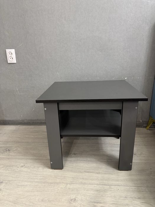 Продам журнальный столик,в хорошем состояние в наличии 2штуки