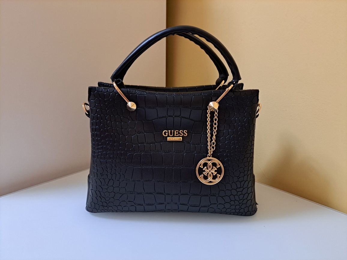 Оригинална чанта Guess