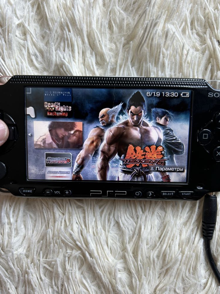 Продам портативную игровую приставку PSP
