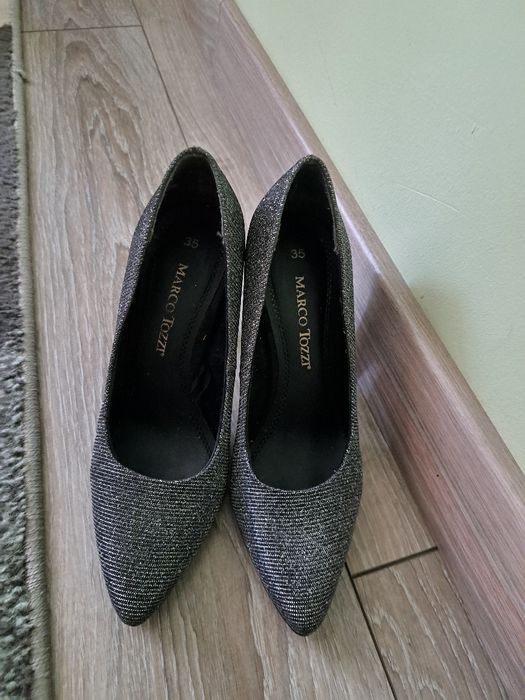 Vand pantofi dama, eleganti marimea 35, dar merg si la 36.