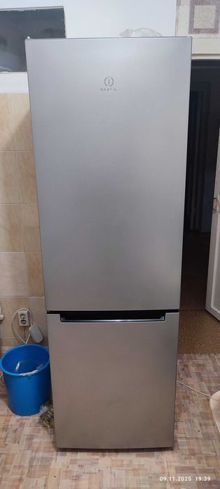 Холодильник Indesit