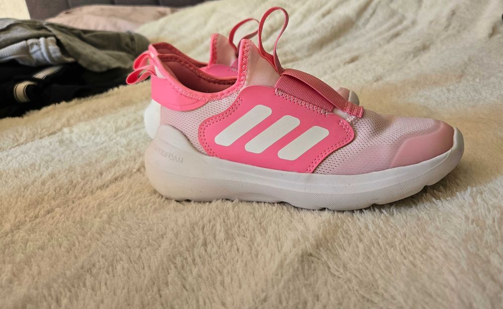 Маратонки адидас