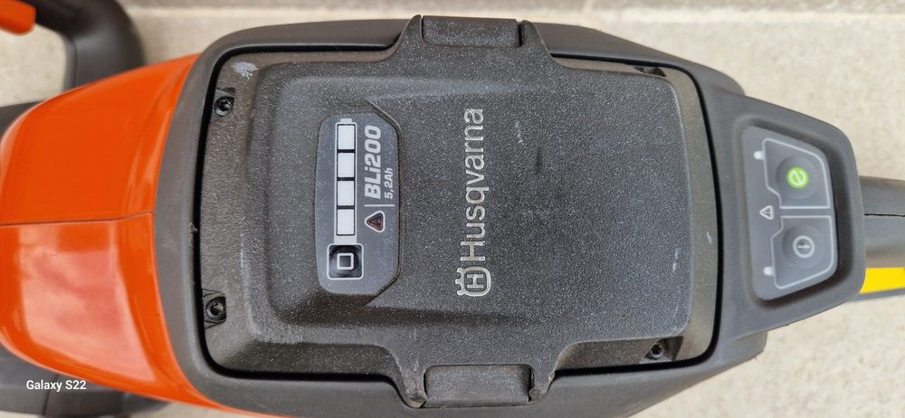 Husqvarna mașină de tuns gard viu pe acumulator