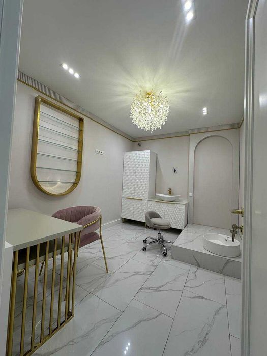 Ц-1
Ориентир: Divan, Black Star Burger
1 линия 
95 м² + 30 м² подвал