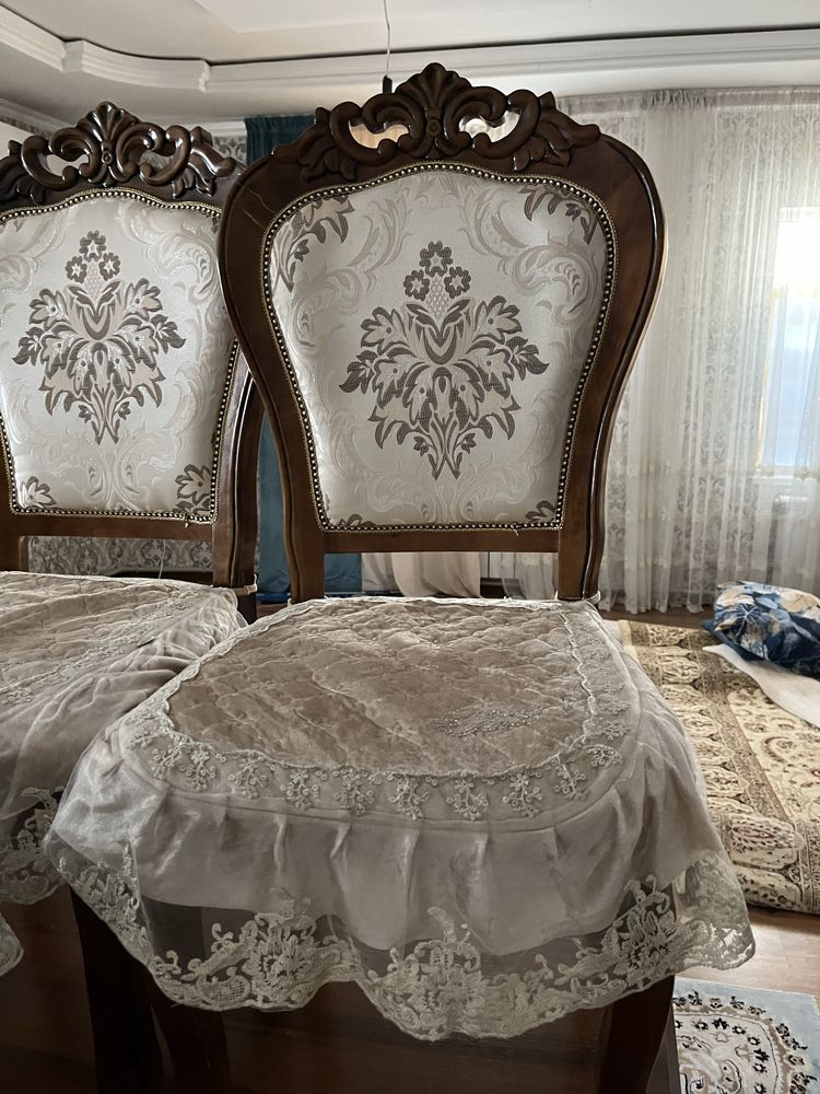 Стол очен хороши и стуля