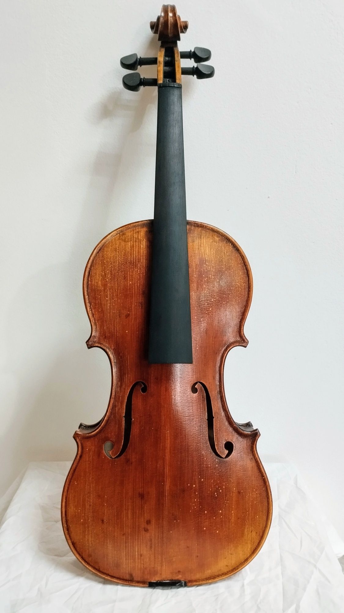 Vând instrumente muzicale cu arcus(vioara, violoncel,contrabas)