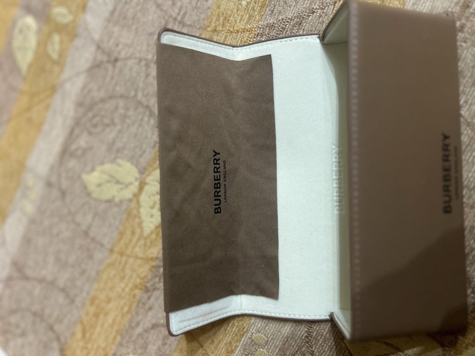 Чисто нови unsiex слънчеви очила Burberry модел B3146