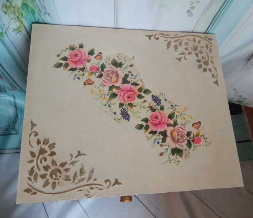 Реновирано нощно шкафче