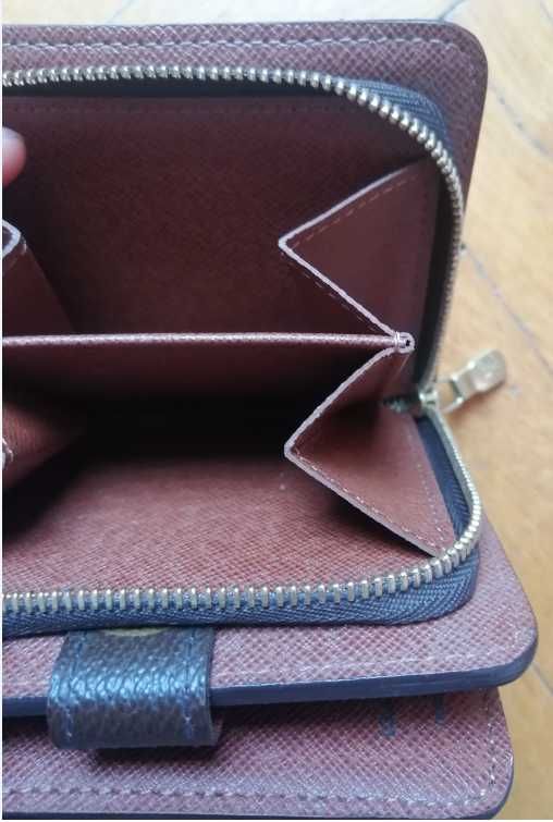 Louis Vuitton Brown Monogram Bi-Fold Compact портмоне / портфейл