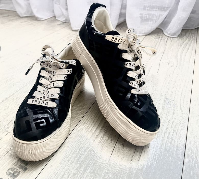 VAND Adidasi Guess mar.40 originali