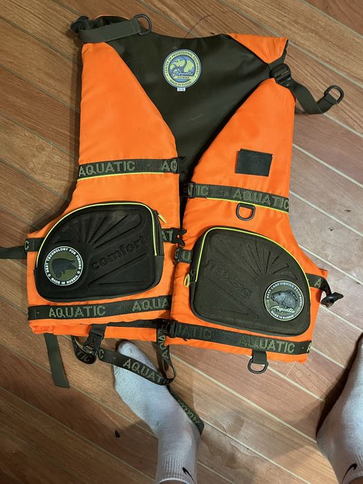 Продам спасательный жилет новый почии