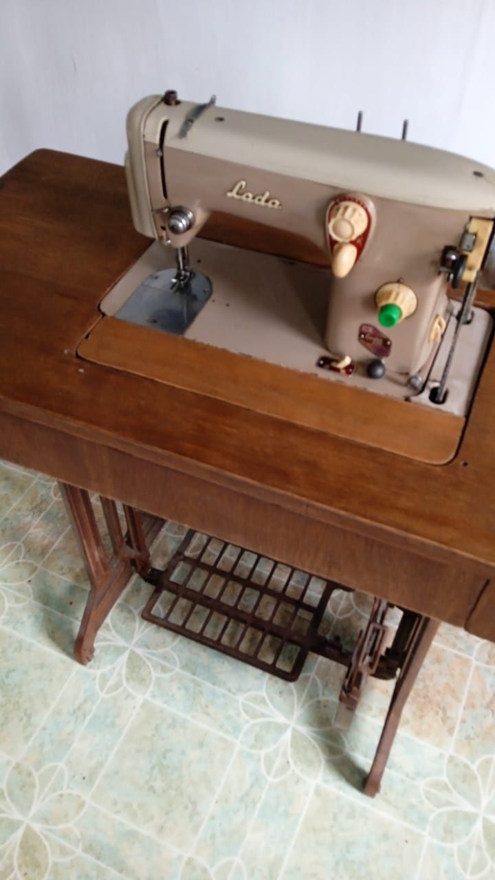 Швейная машинка Lada 238