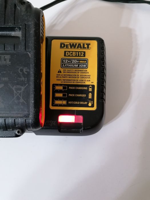 Încărcător dewalt DCB112