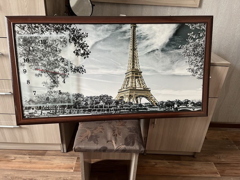 Настенные часы новые продам