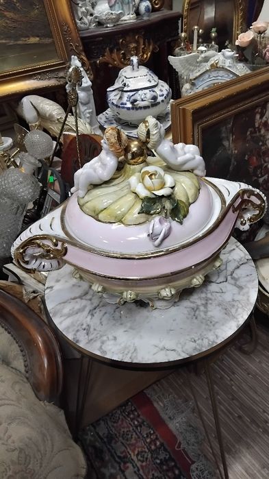 Старинен италиански порцеланов супник!