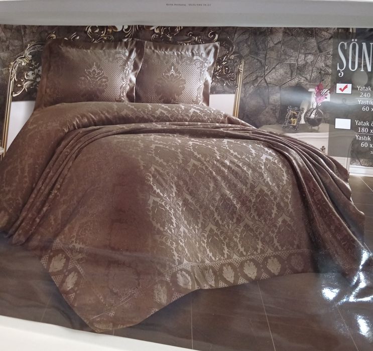 Продам комплект покрывало и наволочки