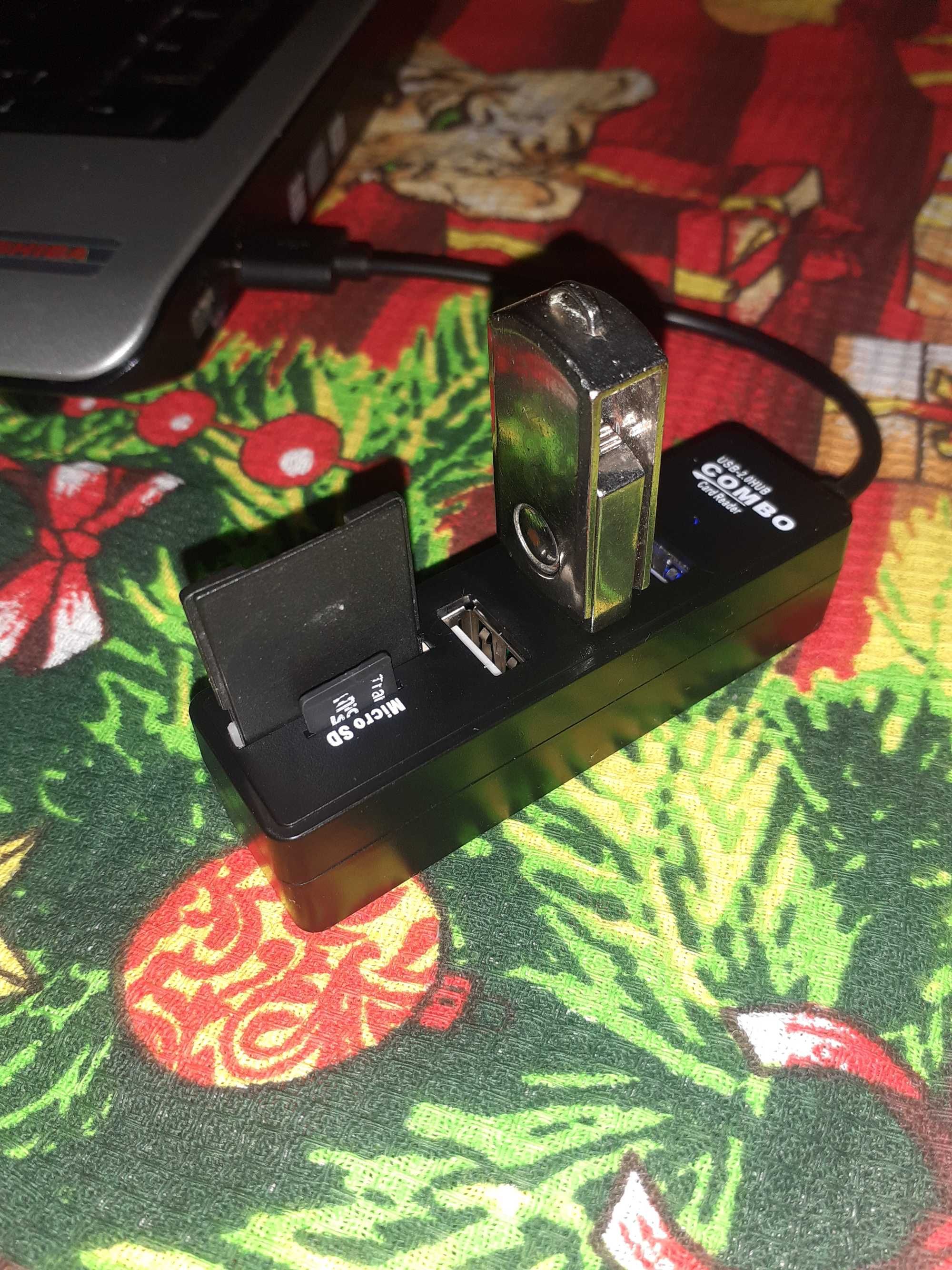 USB Хаб +кард-ридер.
