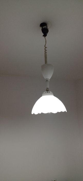 Продавам две осветителни тела.