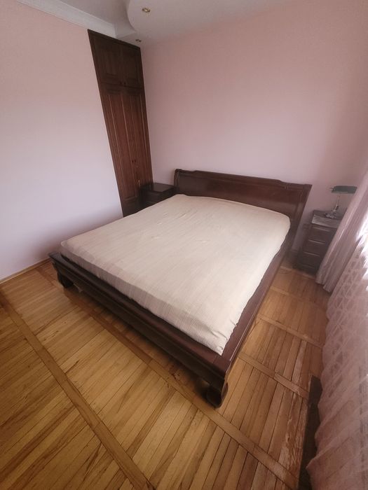 Продам Элитный Спальный гарнитур из масивного лакированного дуба