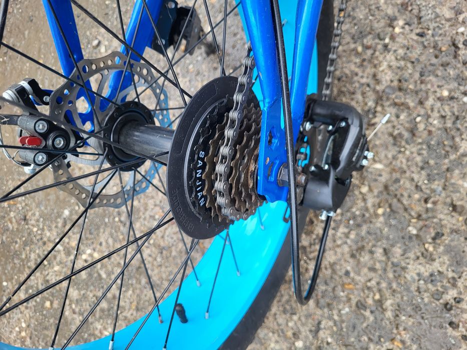 Vând bicicleta stare perfecta
