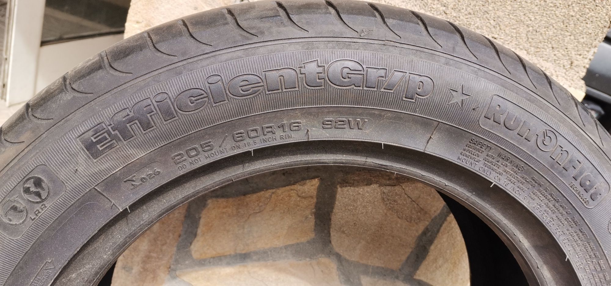 Два броя Летни гуми GoodYear 205/60/16 EffisientGrip RunOnFlat