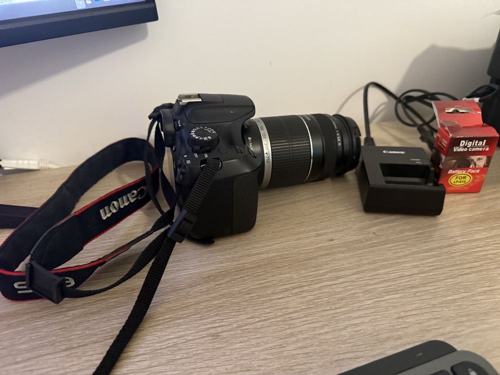 Canon Eos 1300D + Obiectiv EFS 55-250 IS