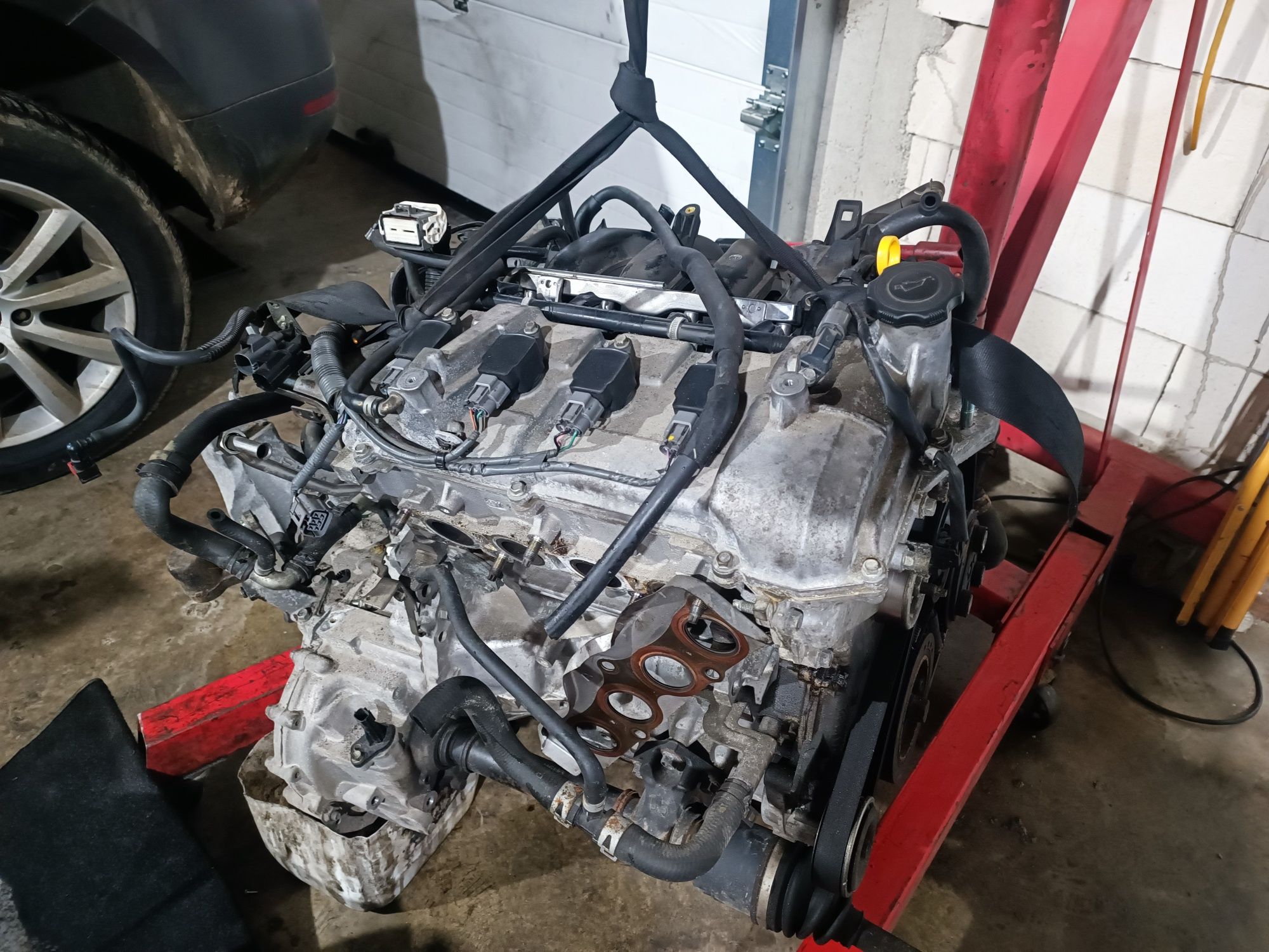 Vând motor mazda alternator , electromotor, ambreaj
